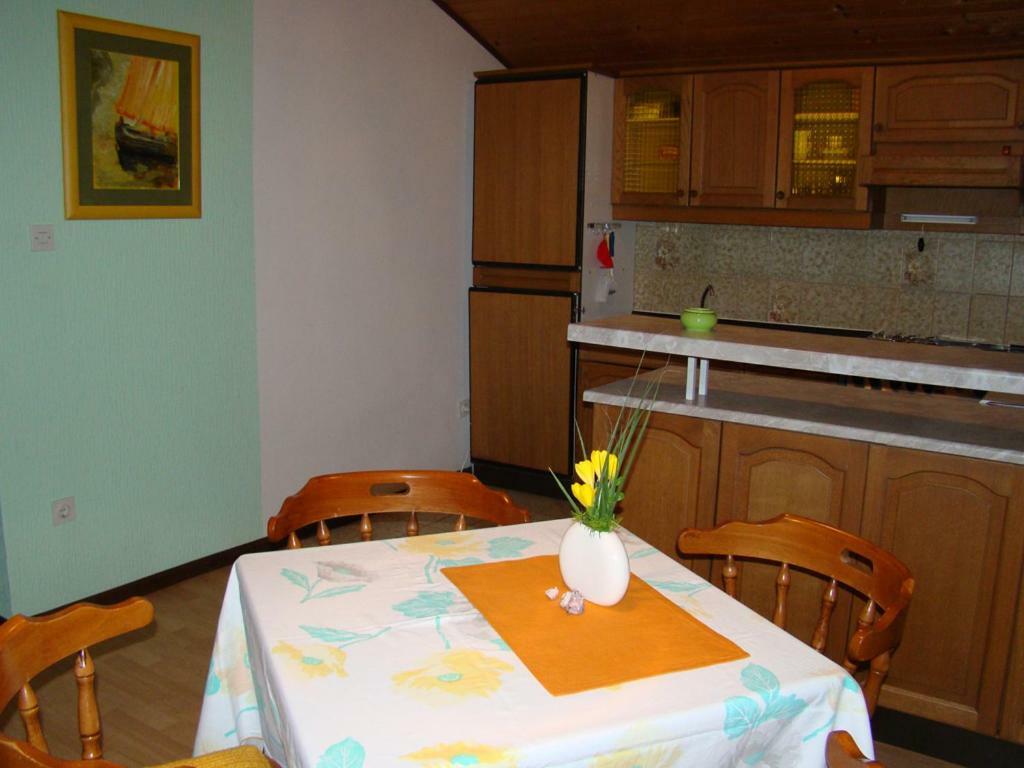 شقة House Subic سوبيتارسكا دراغا المظهر الخارجي الصورة