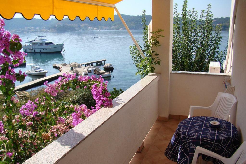 شقة House Subic سوبيتارسكا دراغا المظهر الخارجي الصورة